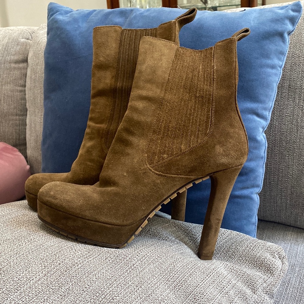 Gucci high heel platform suede boots